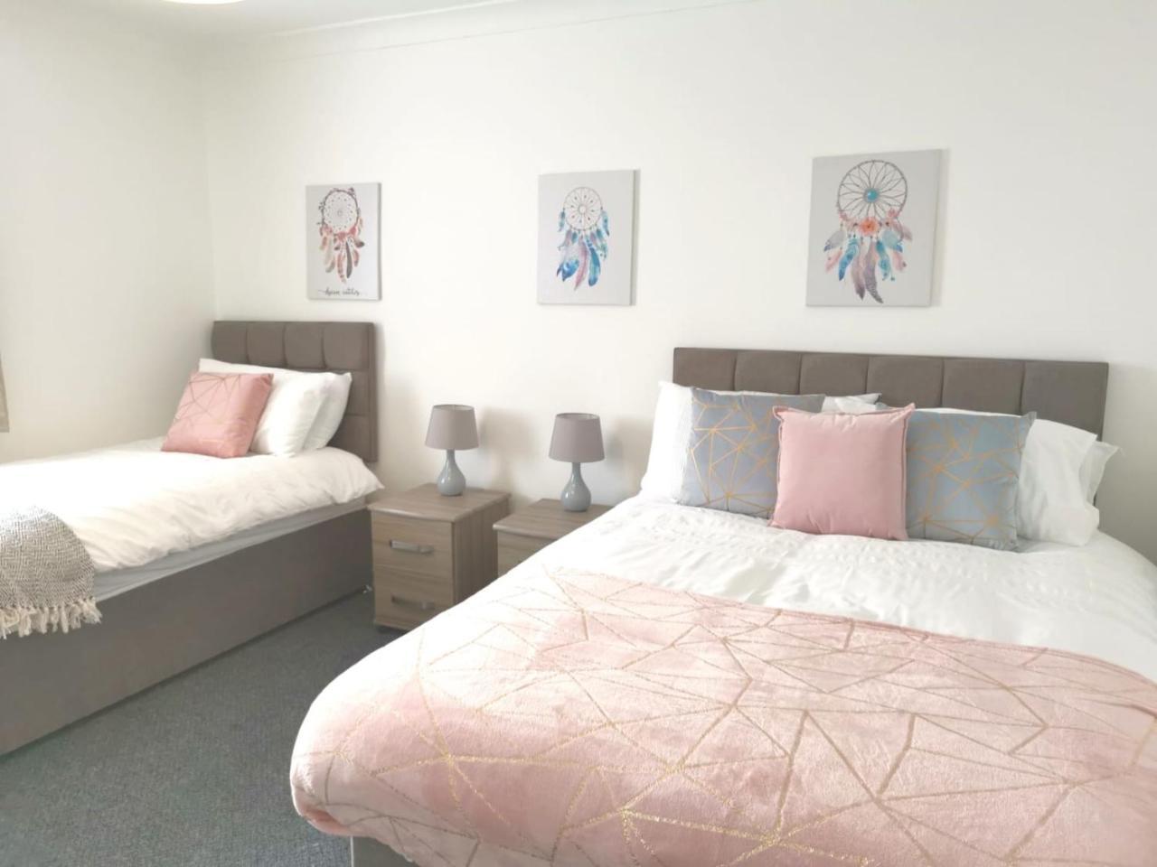 Parking, Smart Tv'S In All Rooms, Central Location Swansea Exterior foto