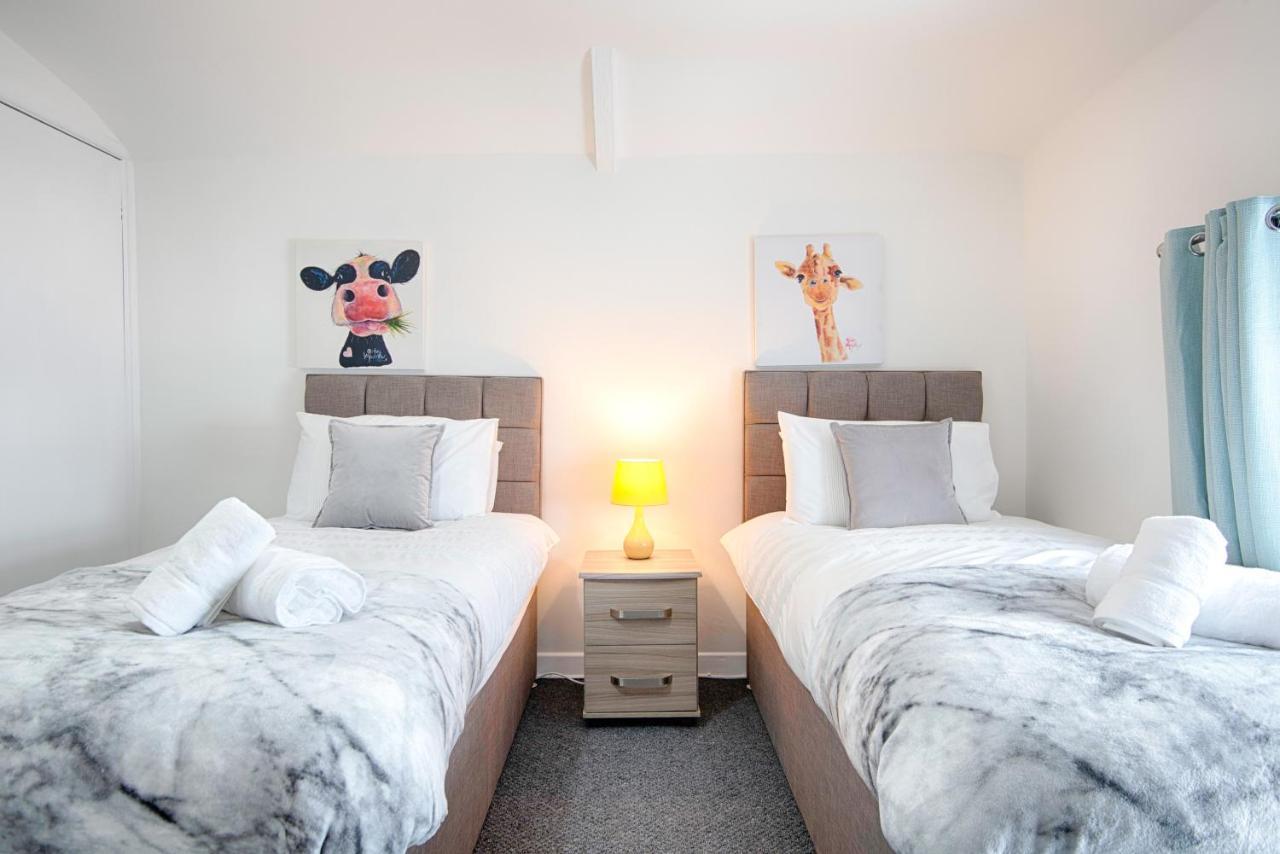 Parking, Smart Tv'S In All Rooms, Central Location Swansea Exterior foto