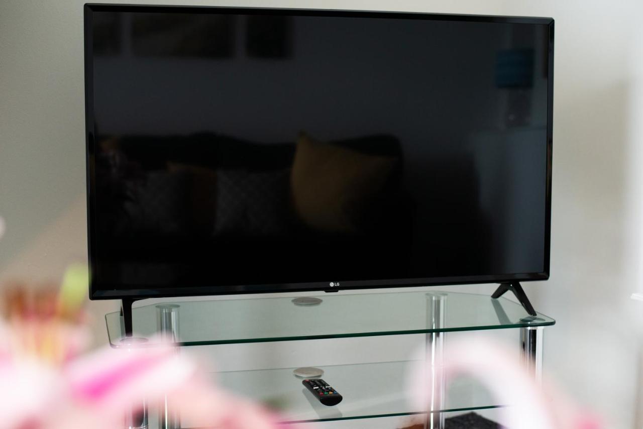 Parking, Smart Tv'S In All Rooms, Central Location Swansea Exterior foto