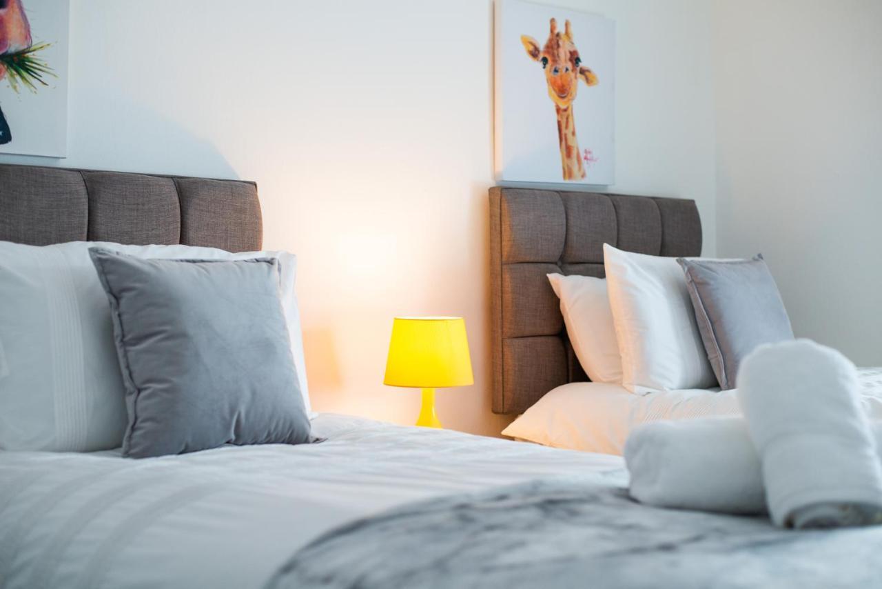 Parking, Smart Tv'S In All Rooms, Central Location Swansea Exterior foto